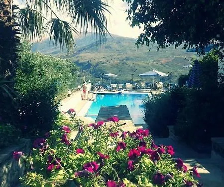 Marika & Aparthotel 3*
